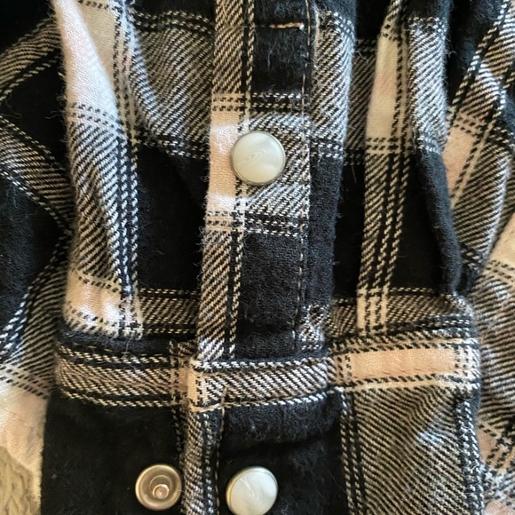Tractr button down flannel - Picture 6 of 6